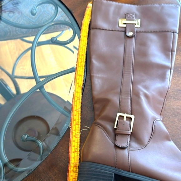 NWT women’s Deliree sz 6.5M boot, buckle accent, new. - Picture 6 of 8